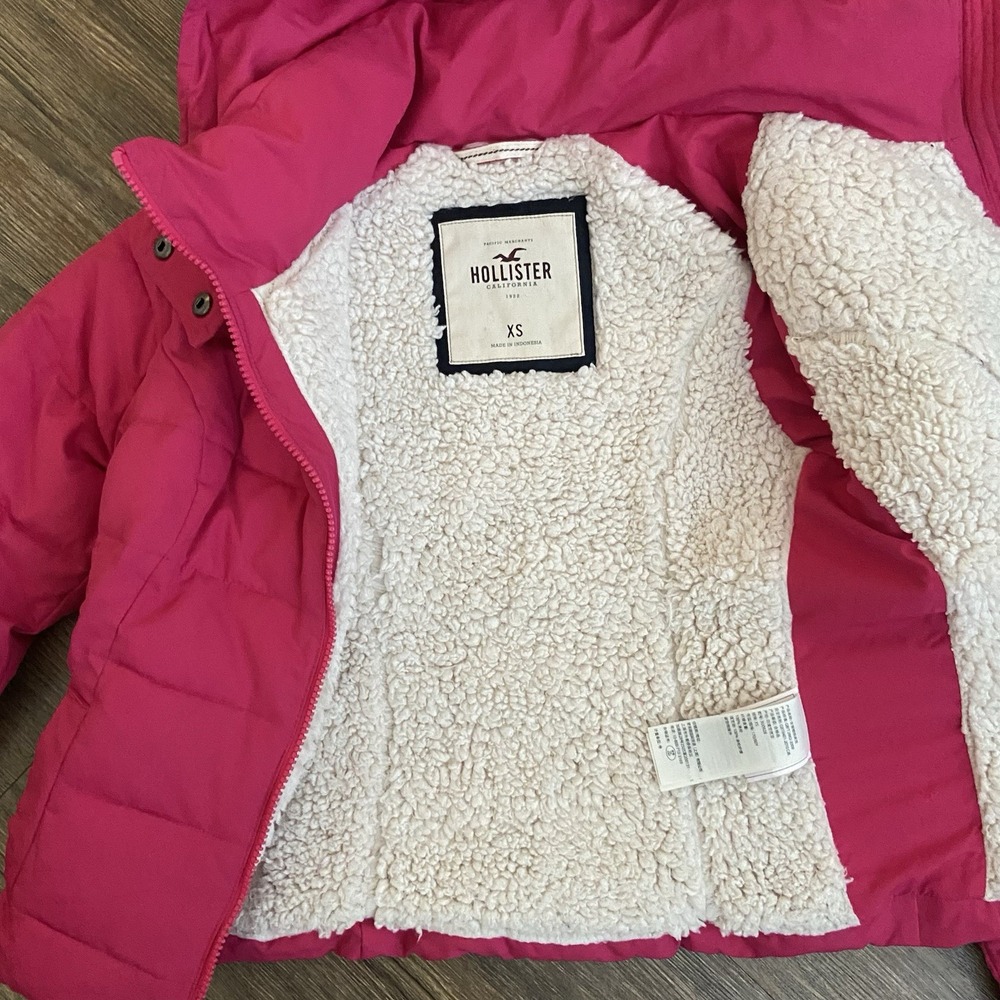 Hollister Hooded Pink Embroidered Sherpa Lined Puffer Coat Jacket Size XS - Picture 5 of 8